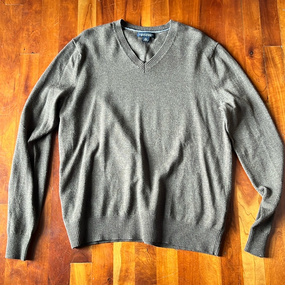 Banana Republic 100% merino wool v neck sweater men’s Large